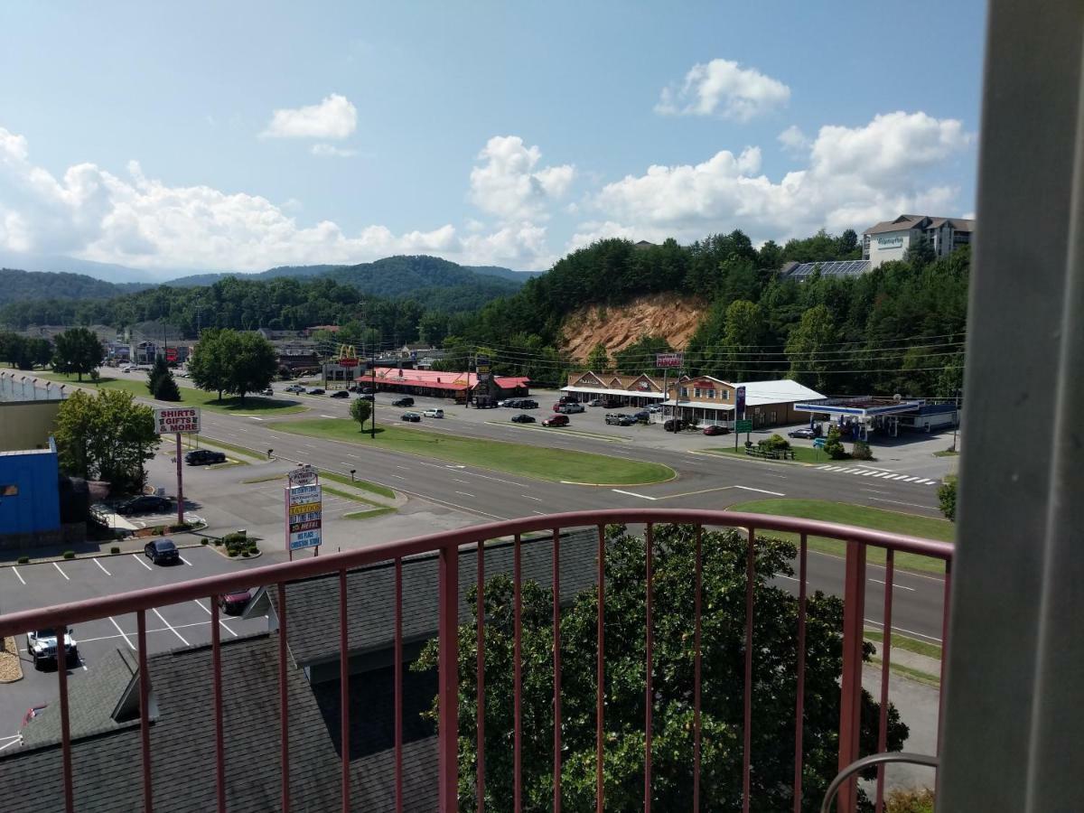 Riverside Tower Pigeon Forge Extérieur photo